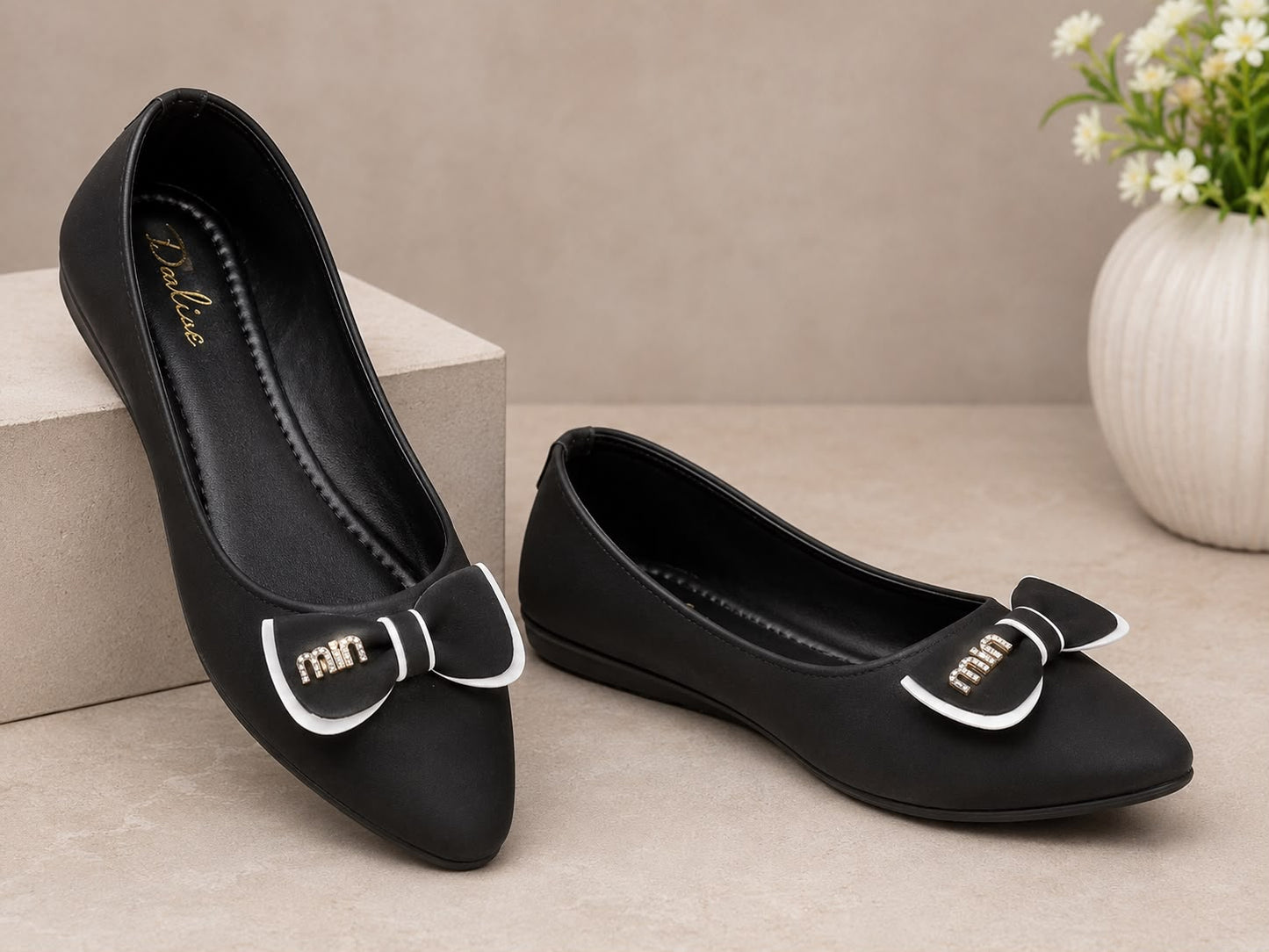 Women's Casual and official Black Pointed Toe Bellies with Stylish Bow